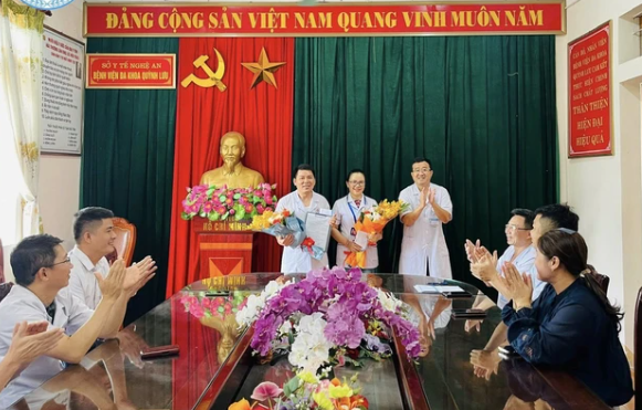 Khen thưởng bác sĩ cứu sống cháu bé ngừng tim tại biển Quỳnh - Nghệ An